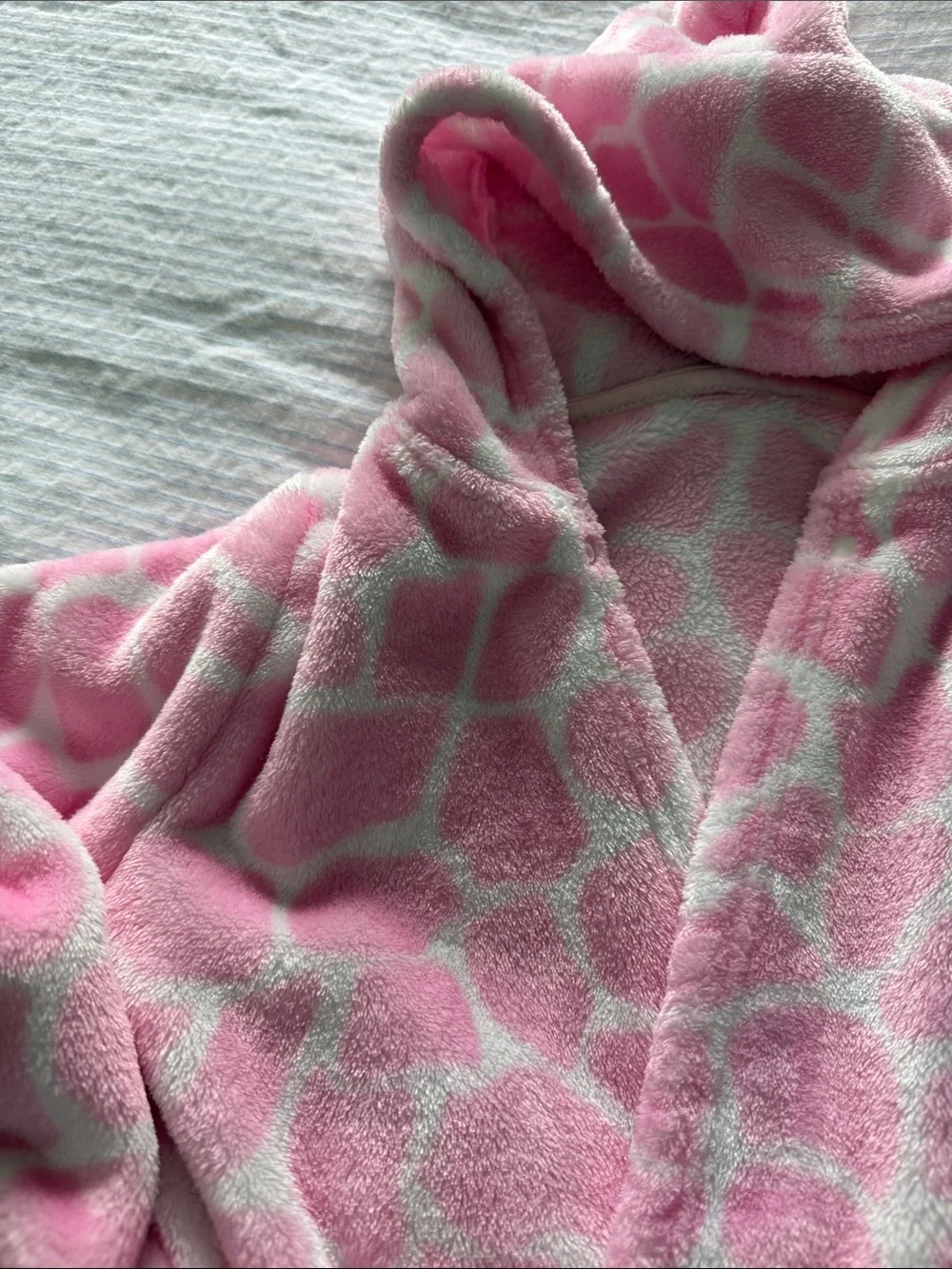 Pink Hooded Kids Robe with Giraffe Pattern